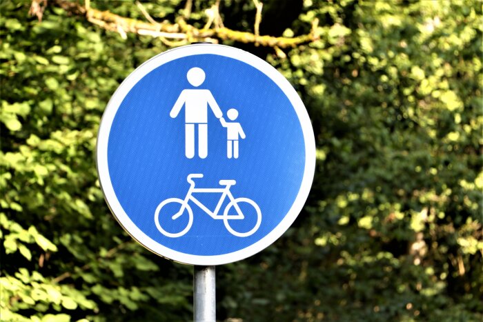 Teismas konstatavo, kad dviratininko kaltė dėl dviračių take sunkiai sužalotos moters įrodyta