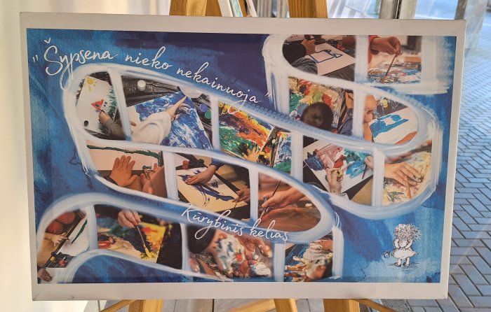 Teismo vitrinoje – įtraukiojo ugdymo projekto „Šypsena nieko nekainuoja“ paroda