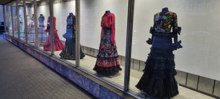 Teismo vitrinoje – lietuvės dizainerės flamenko suknelės, sužavėjusios ispanus